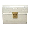 Louis Vuitton 珍珠白漆皮壓紋短夾-M91420.jpg