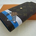 LV M61725新款藍色、紅色門童長夾.jpg