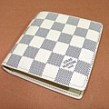 LV皮夾 07新款 白色棋盤格 格子 超薄 兩折短夾 N61665.jpg
