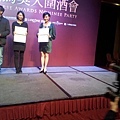 20121123 pm07：56上台領台北金馬影展執行委員會入圍證書
