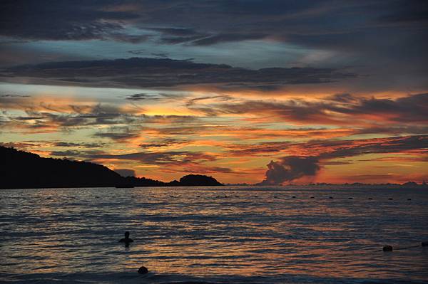 巴東海邊的夕陽和晚霞    很美