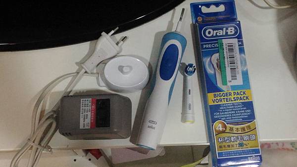 Oral B 電動牙刷.jpg