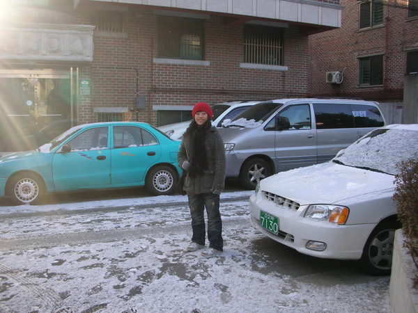 走往弘大捷運站的路上---下一秒到我就沒雪花了