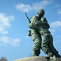 戰爭紀念館---南韓的哥哥在戰場上見到北韓的弟弟--看得出來誰尊誰卑吧