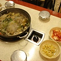 第二天的午餐~朝鮮式肉骨火鍋+韓國小菜