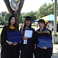 和我一起畢業的2個同學, Audrey和Johnny 