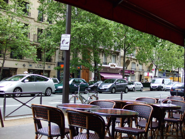 ㄧ早的餐廳沒什麼人潮