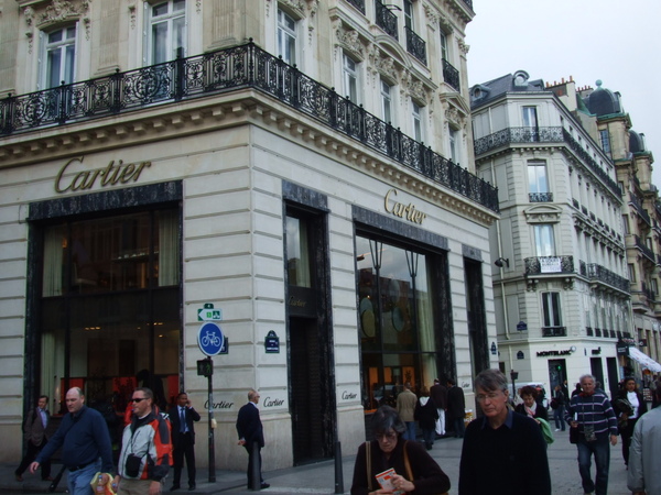 香榭大道上的精品~看的眼花撩亂