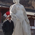 柏哥與楊貴妃雕像合照