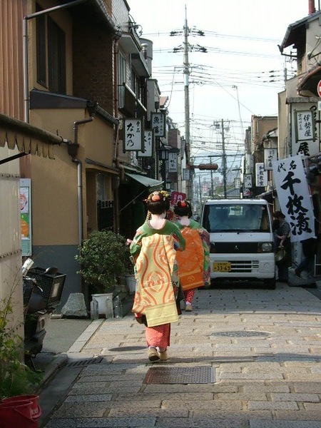 穿和服的女生