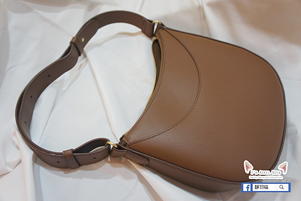 UNIQLO仿皮肩背包