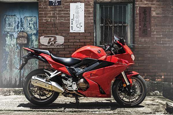Honda Vfr800f 這才是旅跑該有的樣子啊 教士 S 重車日誌 痞客邦