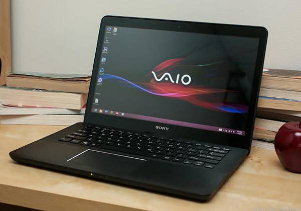 Sony_Vaio_Fit_14_01