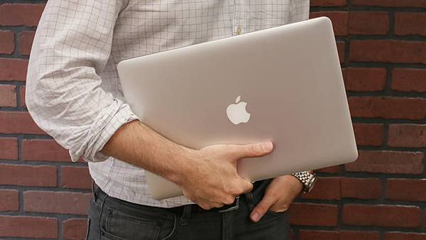 apple-macbook-pro-with-retina-display-15-inch-july-2014-product-photos09