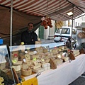 週六早上的傳統市場--乳酪