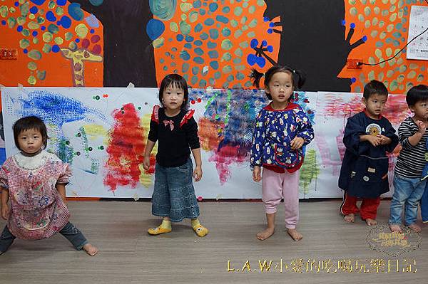 20131105Rong@夢不落ArtsLesson~小金魚跑哪去了集體創作-05.jpg 20131105Rong@夢不落ArtsLesson~小金魚跑哪去了集體創作-05.jpg