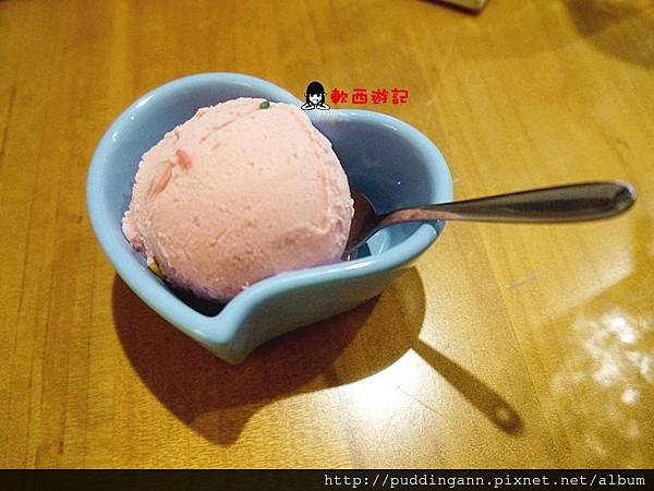 P1360358草莓冰淇淋.JPG