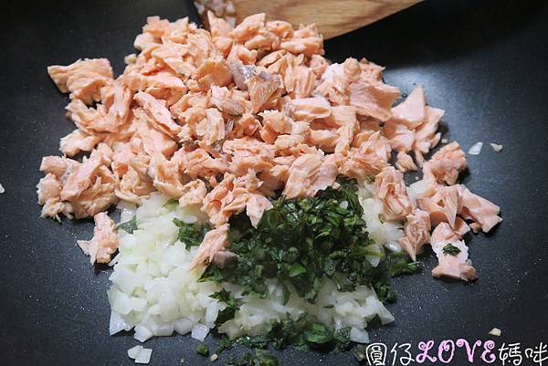 塔香鮭魚飯糰3.JPG