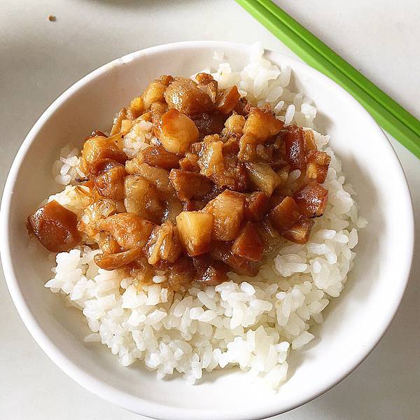 高雄市鳳山文德路錦娥 肉燥飯 虱目魚粥~MAN伯的營養全早餐