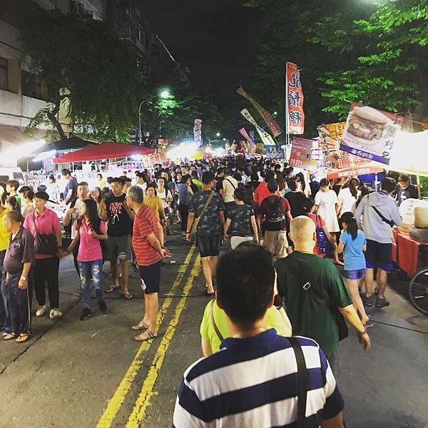 (歇業中)高雄市前鎮區一德路勞工夜市，老猴說到就到～勞工夜市