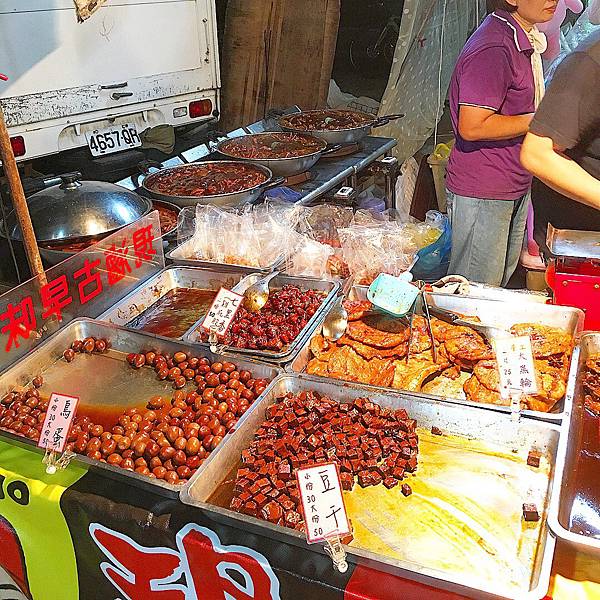 (歇業中)高雄市前鎮區一德路勞工夜市，老猴說到就到～勞工夜市