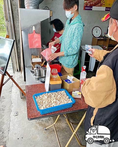 宜蘭縣礁溪鄉玉民路一段玉田炭烤香腸 ~不明車潮～  空氣中陣