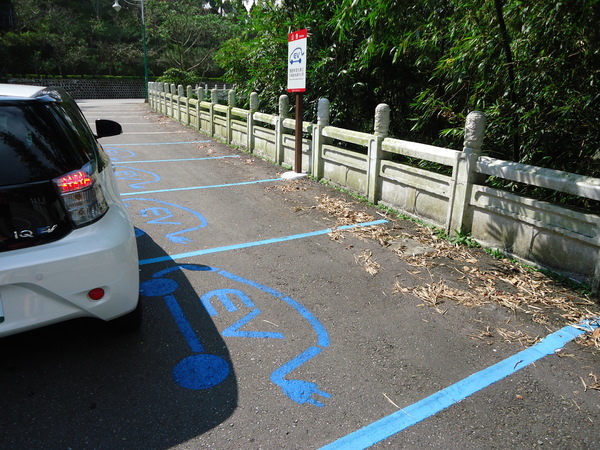 和運租車(日月潭水社站)：【日月潭】搭上TOYOTA電動車~來個日月潭FUN電之旅吧