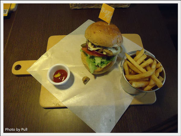 Burger Joint 7分So(朝富店)：【口碑券】拜訪朝富分店啦! Burger Joint 7分So (朝富店)