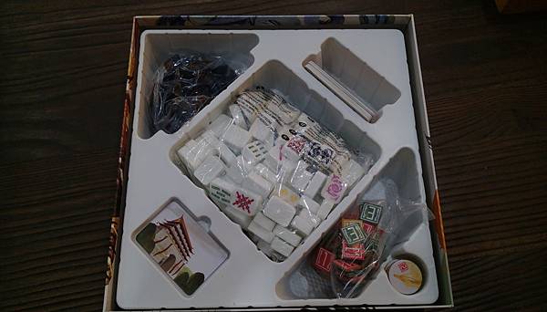 龍城對壘 DRAGON CASTLE繁體中文版 開箱及規則介 龍城對壘 DRAGON CASTLE繁體中文版 開箱及規則介