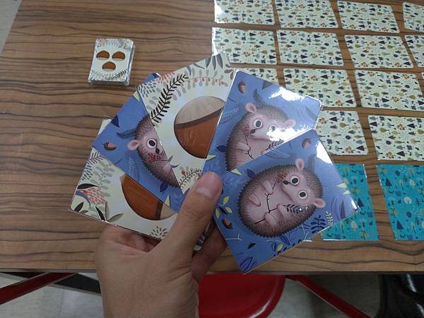 松鼠取堅果 Squeeerrels 附中文說明書 開箱及規則 松鼠取堅果 Squeeerrels 附中文說明書 開箱及規則