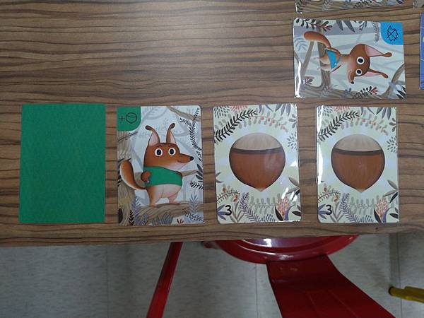 松鼠取堅果 Squeeerrels 附中文說明書 開箱及規則 松鼠取堅果 Squeeerrels 附中文說明書 開箱及規則