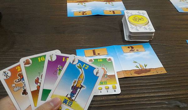 種豆 Bohnanza 繁體中文版 開箱及規則介紹 by 種豆 Bohnanza 繁體中文版 開箱及規則介紹 by