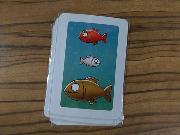 大魚吃小魚 PIRANHAS 繁體中文版 開箱及規則介紹 b 大魚吃小魚 PIRANHAS 繁體中文版 開箱及規則介紹 b