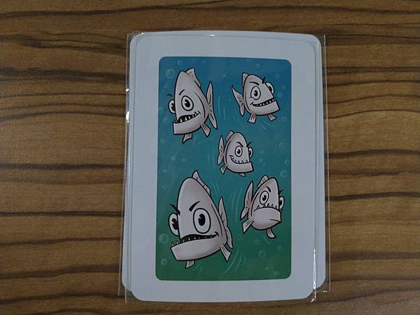 大魚吃小魚 PIRANHAS 繁體中文版 開箱及規則介紹 b 大魚吃小魚 PIRANHAS 繁體中文版 開箱及規則介紹 b