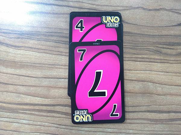 Uno Flip Card Game 附中文卡表 開箱及規則 Uno Flip Card Game 附中文卡表 開箱及規則