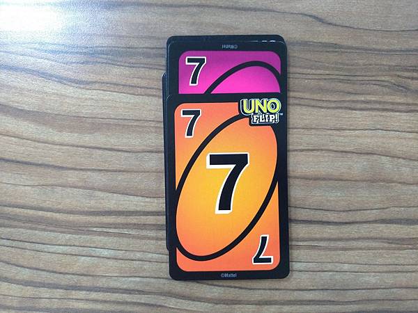 Uno Flip Card Game 附中文卡表 開箱及規則 Uno Flip Card Game 附中文卡表 開箱及規則