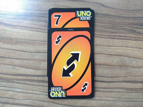 Uno Flip Card Game 附中文卡表 開箱及規則 Uno Flip Card Game 附中文卡表 開箱及規則