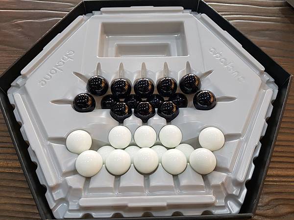 角力棋 ABALONE 繁體中文版 開箱及規則介紹 by 高 角力棋 ABALONE 繁體中文版 開箱及規則介紹 by 高