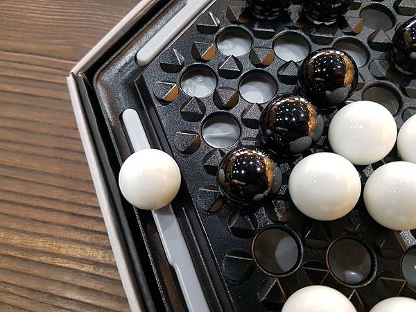 角力棋 ABALONE 繁體中文版 開箱及規則介紹 by 高 角力棋 ABALONE 繁體中文版 開箱及規則介紹 by 高