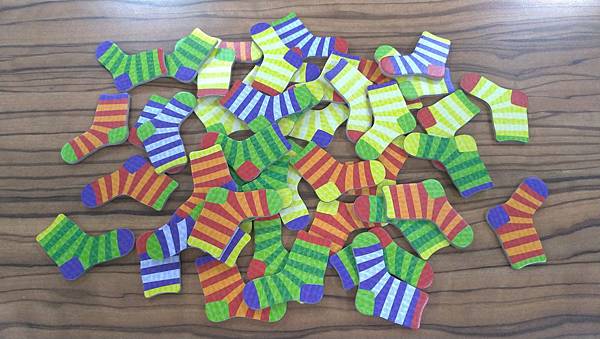 晾對襪子 Socken zucken 繁體中文版 開箱及規則 晾對襪子 Socken zucken 繁體中文版 開箱及規則