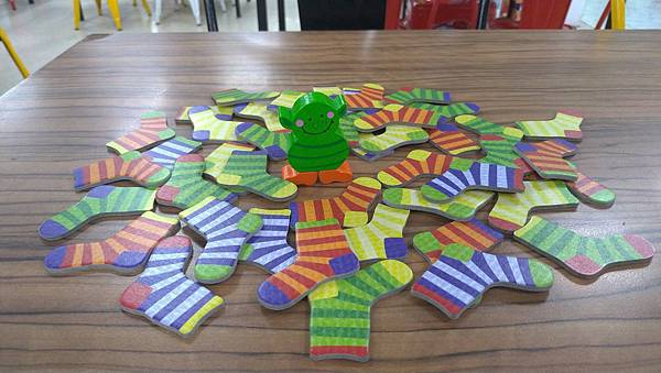 晾對襪子 Socken zucken 繁體中文版 開箱及規則 晾對襪子 Socken zucken 繁體中文版 開箱及規則