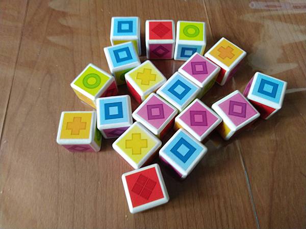 解謎骰 QWUZZLE 繁體中文版 開箱及規則介紹 by 高