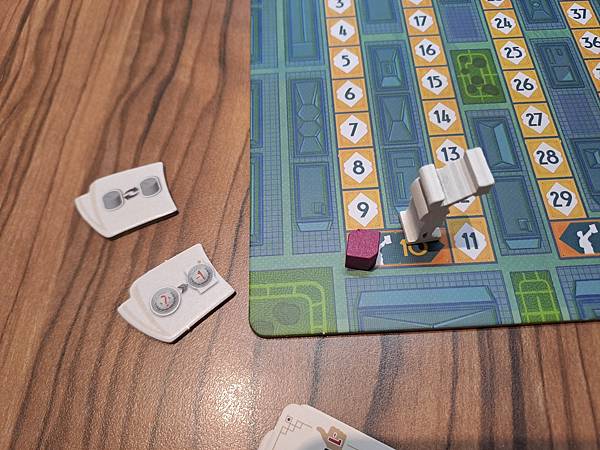 熨斗大廈 flatiron 繁體中文版 開箱及規則介紹 by 熨斗大廈 flatiron 繁體中文版 開箱及規則介紹 by