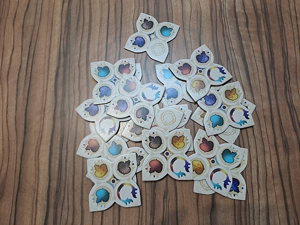 花磚密語:對決 Azul Duel 繁體中文版 開箱及規則介 花磚密語:對決 Azul Duel 繁體中文版 開箱及規則介