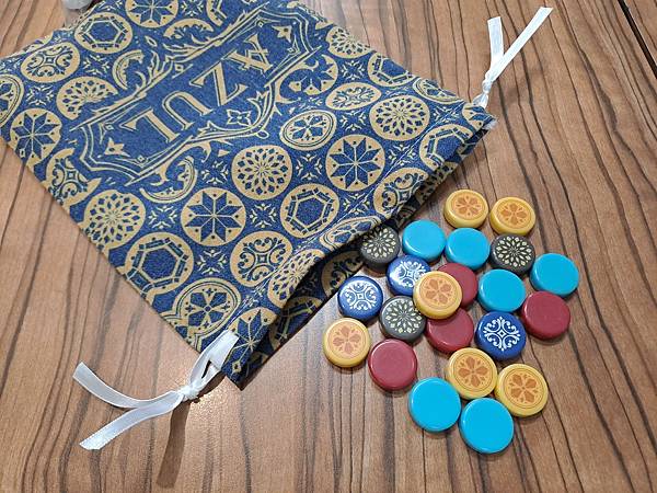 花磚密語:對決 Azul Duel 繁體中文版 開箱及規則介 花磚密語:對決 Azul Duel 繁體中文版 開箱及規則介