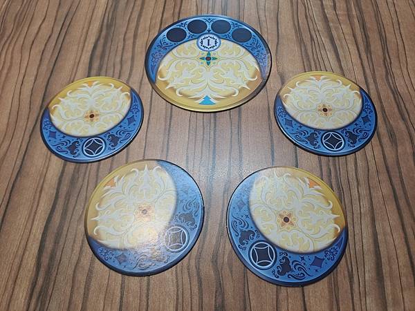 花磚密語:對決 Azul Duel 繁體中文版 開箱及規則介 花磚密語:對決 Azul Duel 繁體中文版 開箱及規則介