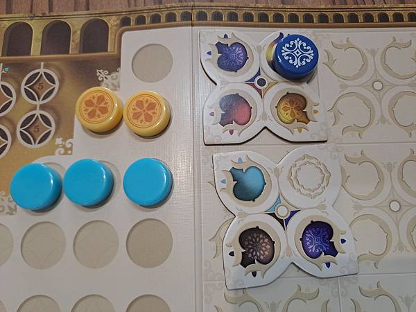 花磚密語:對決 Azul Duel 繁體中文版 開箱及規則介 花磚密語:對決 Azul Duel 繁體中文版 開箱及規則介