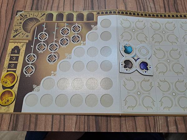 花磚密語:對決 Azul Duel 繁體中文版 開箱及規則介 花磚密語:對決 Azul Duel 繁體中文版 開箱及規則介