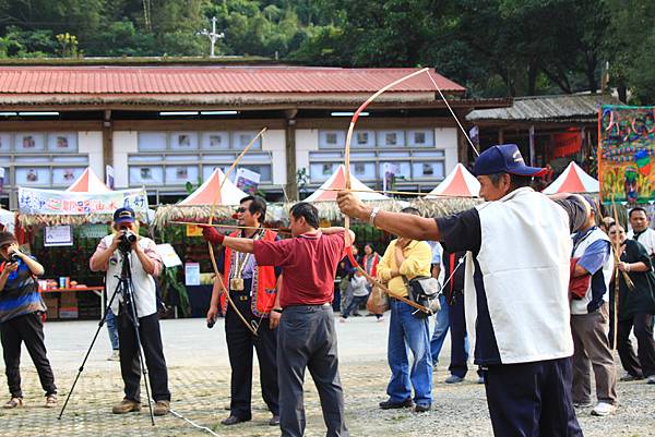 勇士們的射箭比賽.JPG