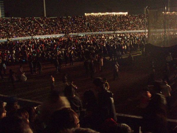 2008台中跨年晚會-看台上滿滿的人